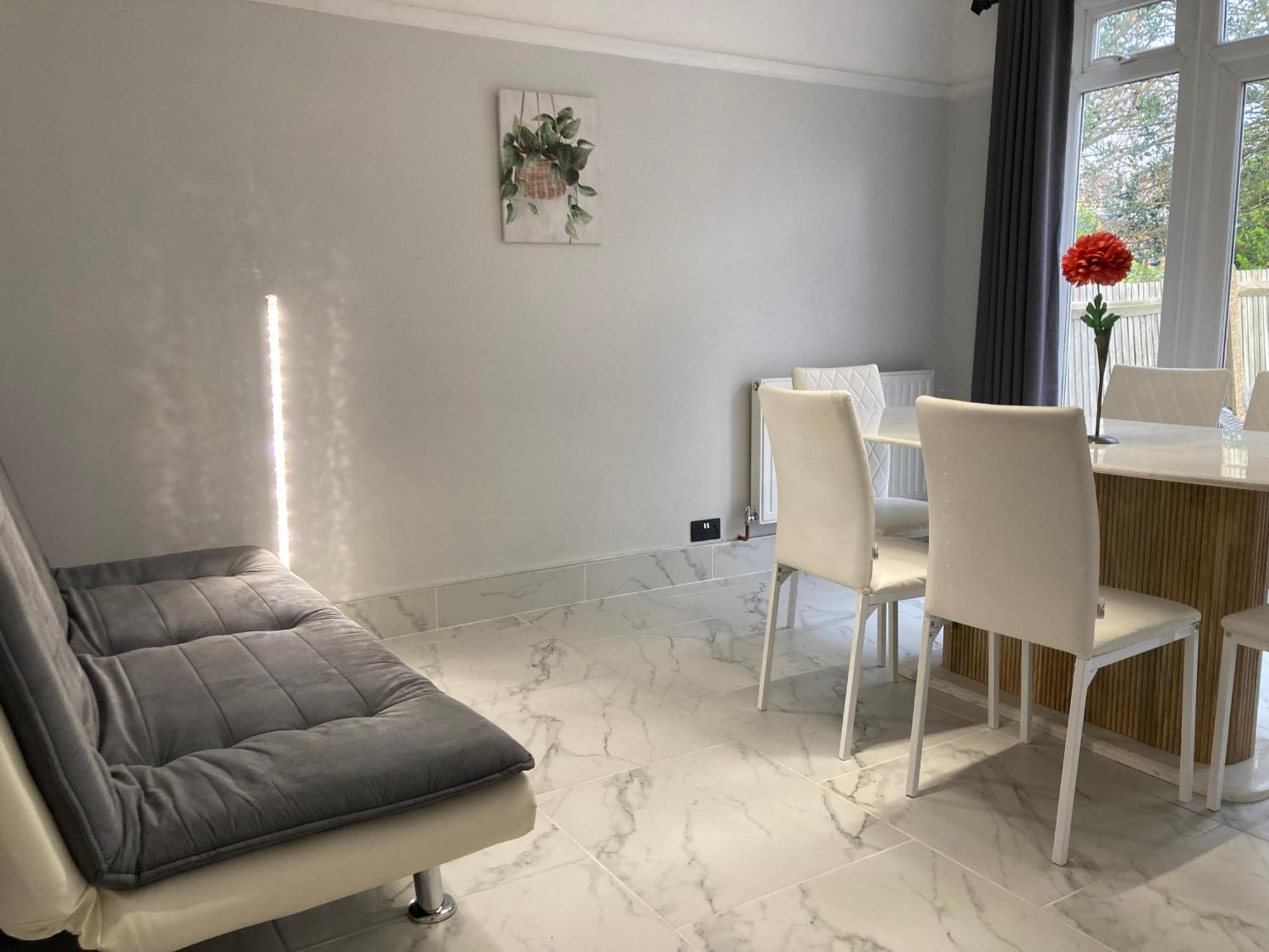 Surbiton Home With Free Parkings, Surbiton, Kingston Upon Thames, Surrey, Greater London Uk Luaran gambar