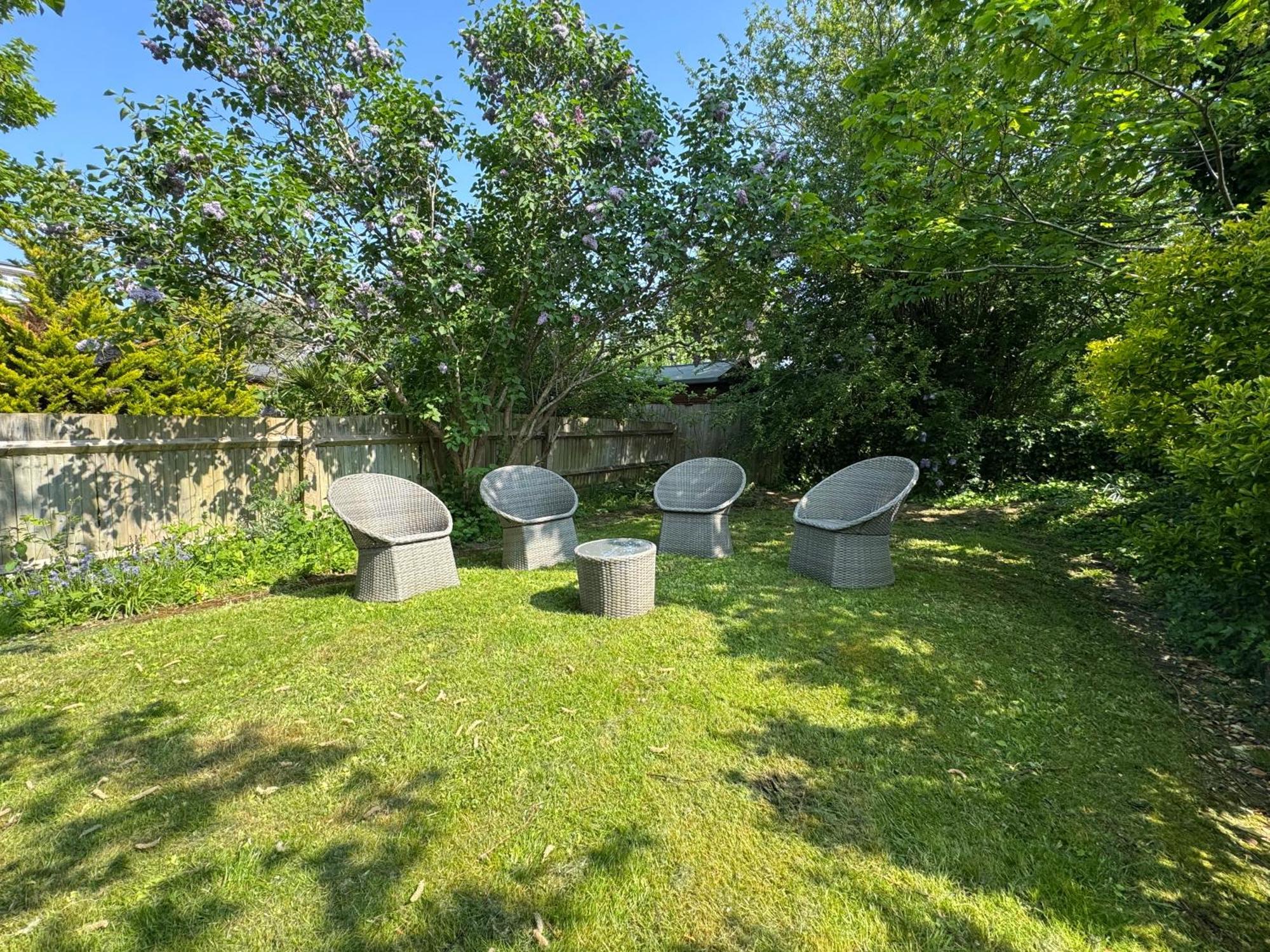 Surbiton Home With Free Parkings, Surbiton, Kingston Upon Thames, Surrey, Greater London Uk Luaran gambar